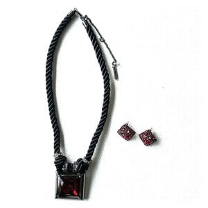 🌺 Classic Statement Red Necklace